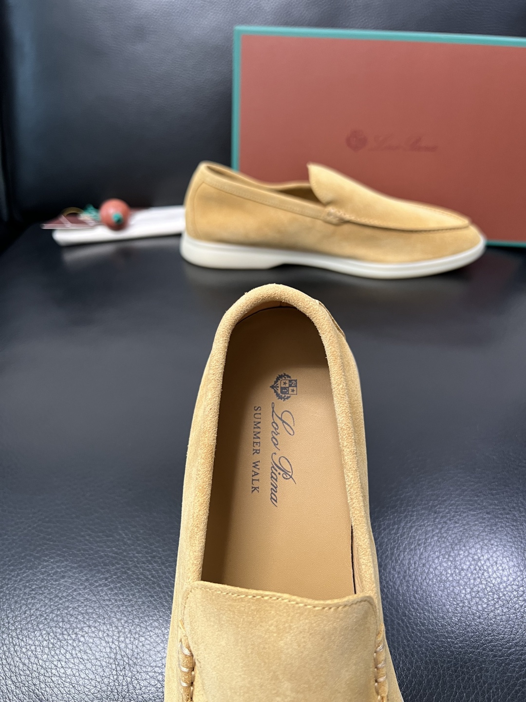 Loro Piana  高品质  全套包装飞机盒  顶级工艺品  诺悠翩雅  新品专柜同步原厂配置，鞋面