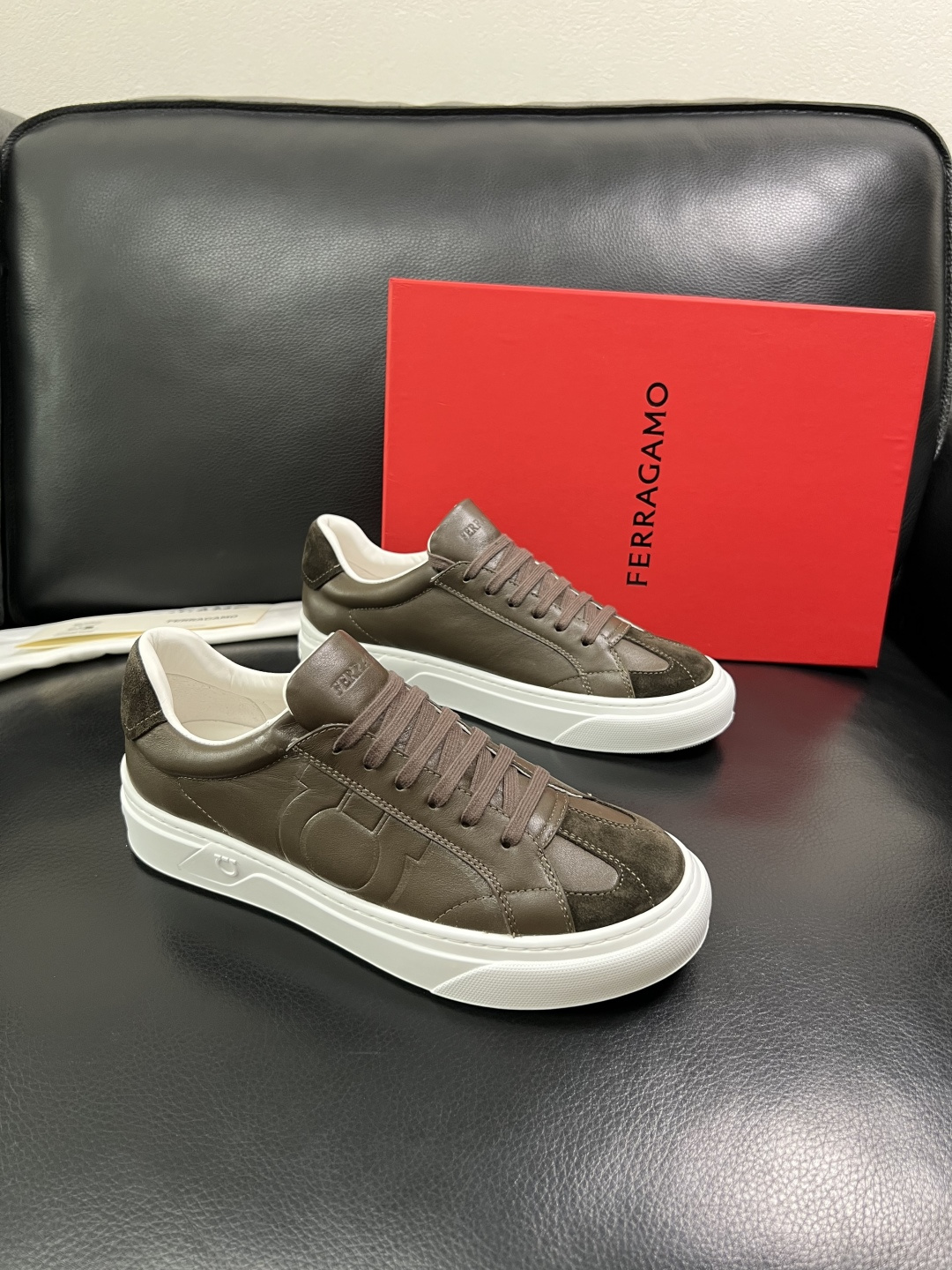 NO:783782,Ferragamo high-quality top handicrafts. Ferragamo counters simultaneously sell original factory configurations. Original cowhide imported from Italy, imported water-dyed cowhide. The soles are specially provided by the original factory and are super comfortable. The original factory follows the order. Welcome to compare at the counter. The code number is 38-44 (customized 45 46), ferragamo, ferragamo, cowhide.19860909Ferragamo 高品质 顶级工艺品 菲拉格慕专柜同步发售原厂配置,意大利进口原版牛皮,进口水染牛里 ,鞋底原厂特供原版底超级舒适,原厂跟单货 ,欢迎对比专柜同步,码数 38-44（订做 45 46）,,ferragamo,ferragamo,cowhide,Men's shoes
