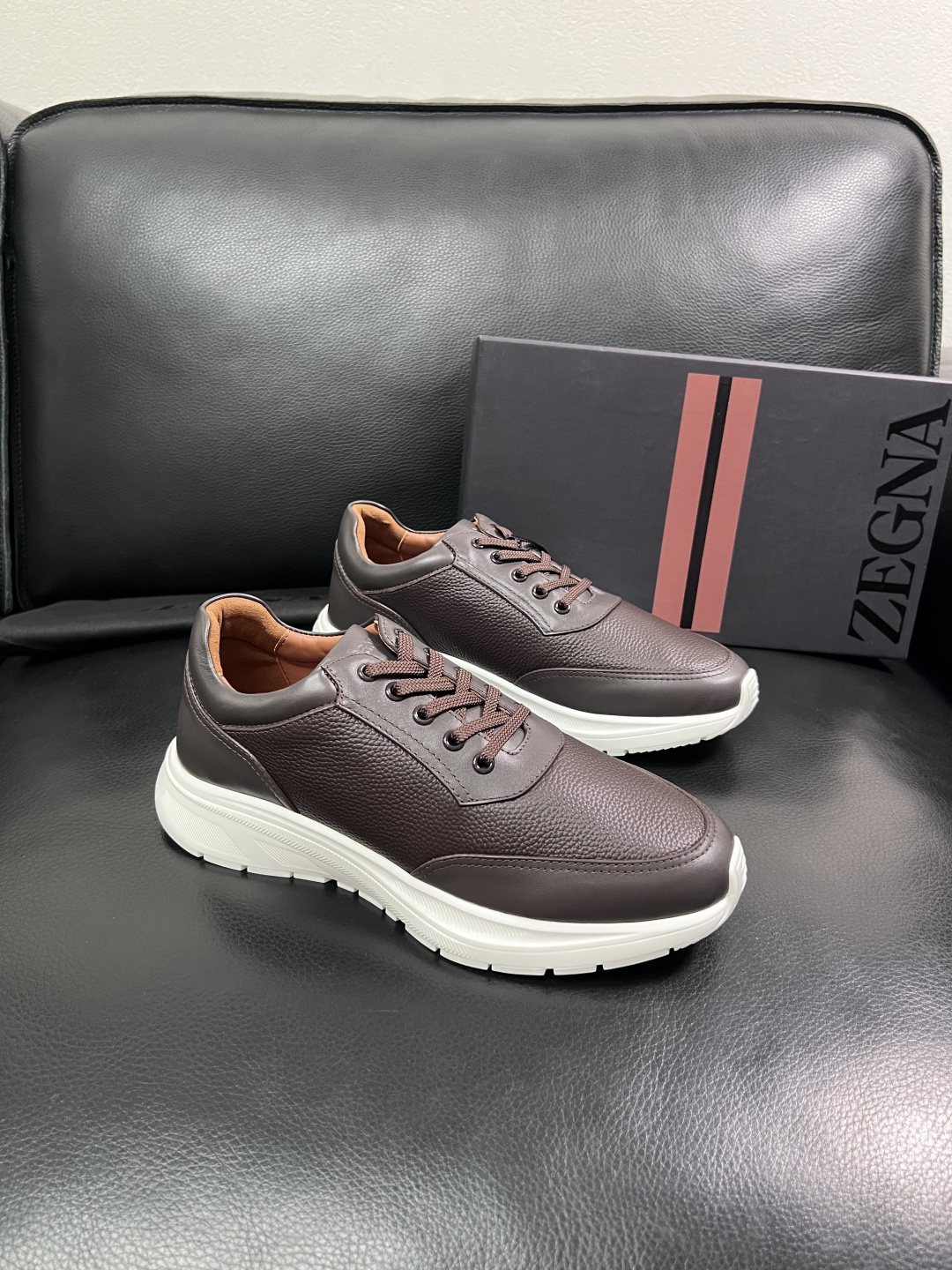 NO:828681,Only exchange codes without returning Zegna high-quality top crafts Zegna counter new original configuration, imported cowhide fabric from Italy, imported cowhide lining, breathable and comfortable, original soles specially provided by the original factory and super comfortable, original factory and single goods are welcome to compare, code number 39-44 (order 45 46 47),,zegna,cowhide19860909只换码不退Zegna 高品质 顶级工艺品 杰尼亚 专柜新款原厂配置,意大利进口牛皮面料,进口牛里垫,透气舒适,鞋底原厂特供原版底超级舒适,原厂跟单货 欢迎对比,码数 39-44（订 45 46 47）,,zegna,cowhide,Men's shoes