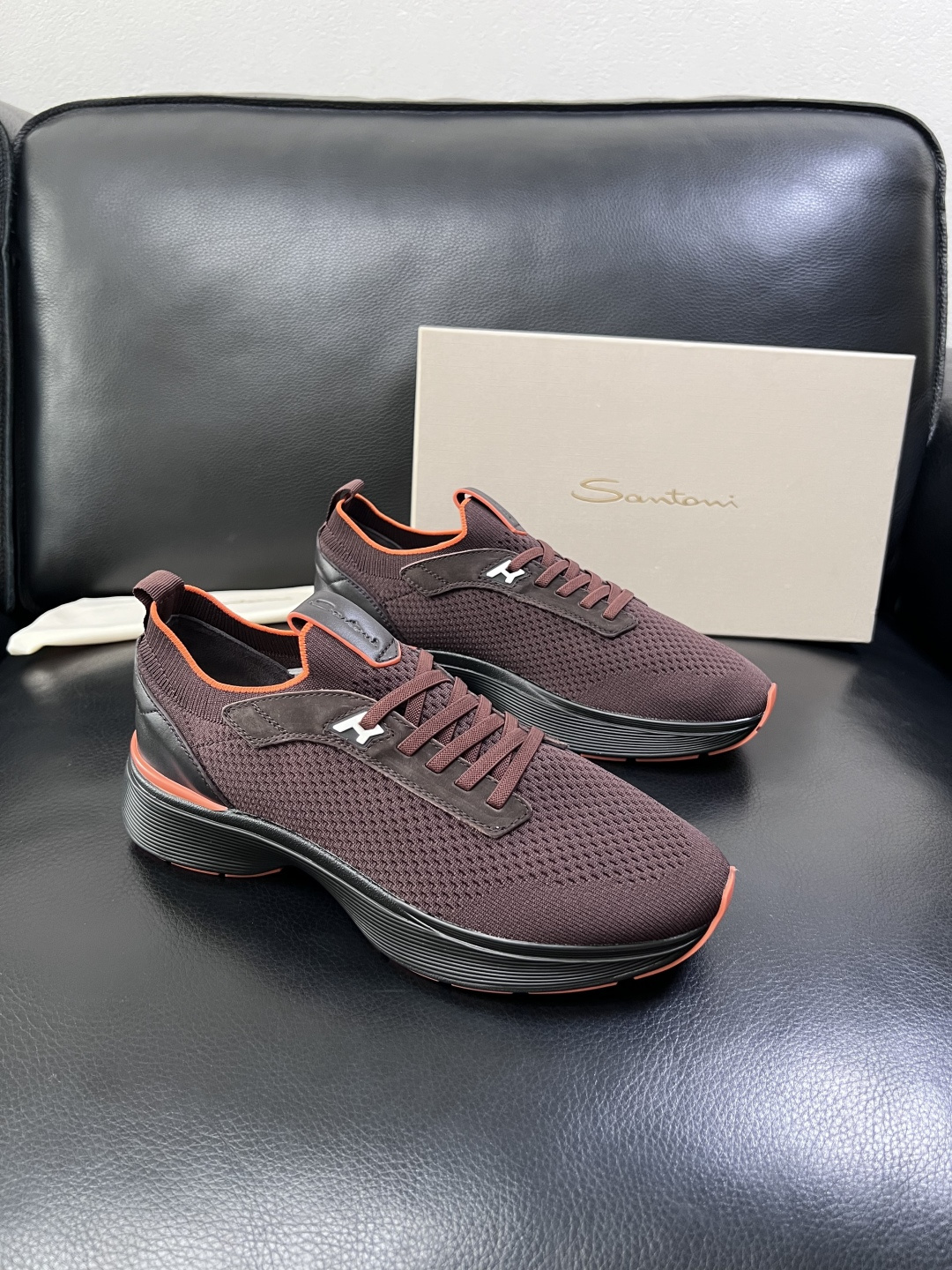 NO:828710,Only code exchanges will not be returned. Santoni high-quality Santoni top handicrafts. New products at the counter are synchronized. Uppers are imported cowhide patchwork fabrics from Italy. Imported water-dyed cowhide inner pads. Original soles are specially provided by the original factory. Exclusive molded soles are super comfortable. Original factory and single goods. High quality. Welcome to compare. Code number 39-44,,cowhide19860909只换码不退 Santoni 高品质 圣东尼顶级工艺品 专柜新品同步,鞋面意大利进口牛皮拼布面料,进口水染牛皮内里垫,鞋底原厂特供原版底,独家活动成型底超级舒适,原厂跟单货, 高品质,欢迎对比,码数 39-44,,cowhide,Men's shoes
