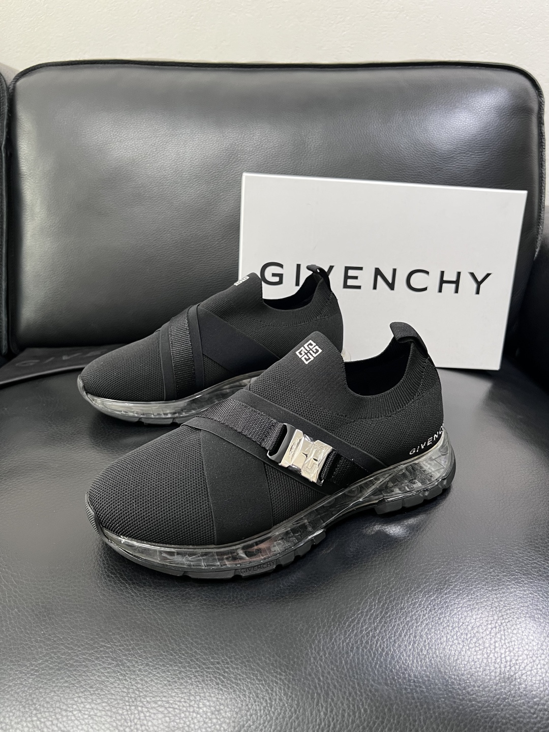 ⚠️只换码不退⚠️    Givenchy  高品质  纪梵希  顶级工艺品  专柜新品同步，鞋面意大利