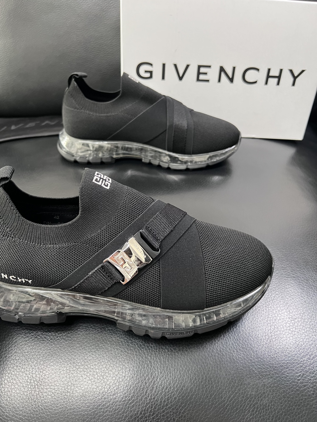 ⚠️只换码不退⚠️    Givenchy  高品质  纪梵希  顶级工艺品  专柜新品同步，鞋面意大利