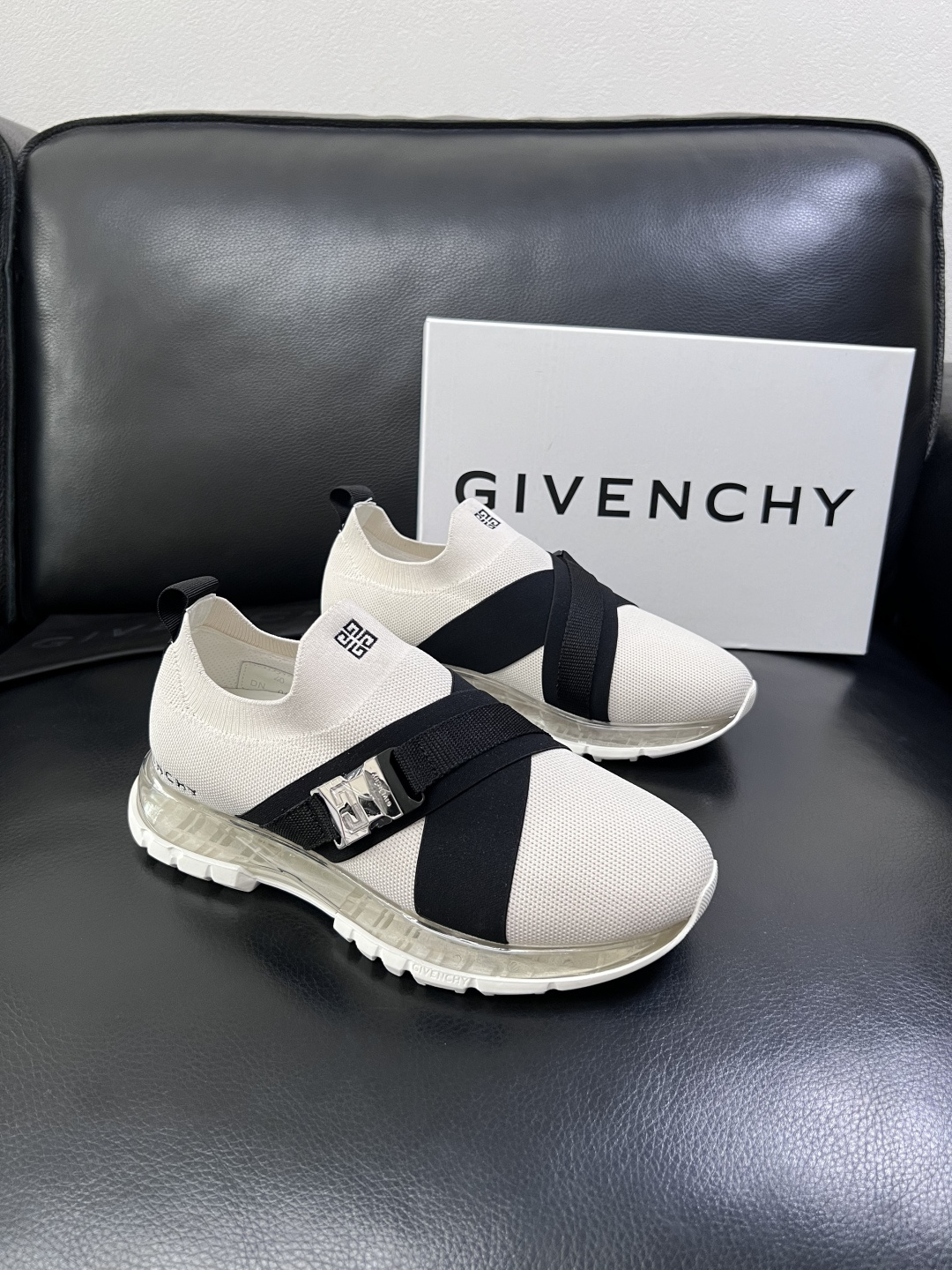 ⚠️只换码不退⚠️    Givenchy  高品质  纪梵希  顶级工艺品  专柜新品同步，鞋面意大利