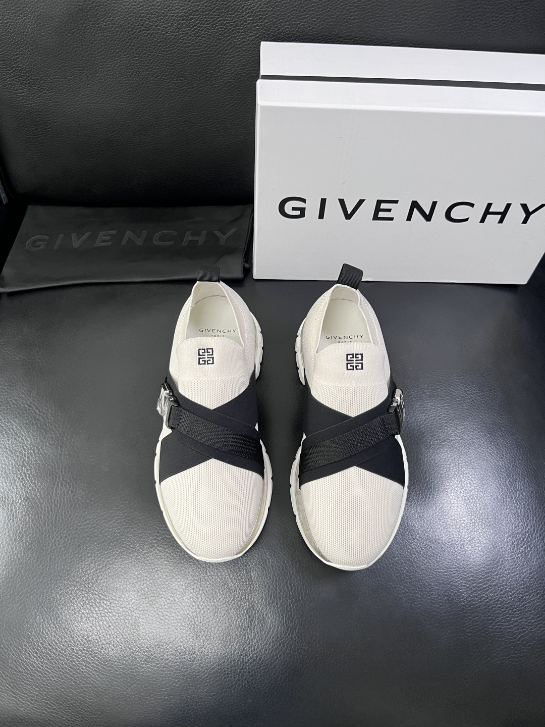⚠️只换码不退⚠️    Givenchy  高品质  纪梵希  顶级工艺品  专柜新品同步，鞋面意大利