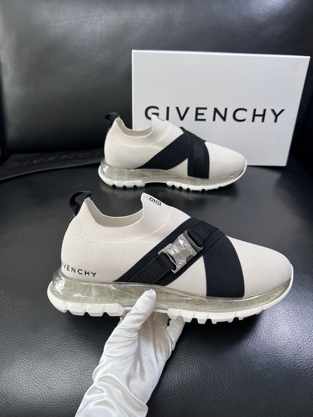 ⚠️只换码不退⚠️    Givenchy  高品质  纪梵希  顶级工艺品  专柜新品同步，鞋面意大利