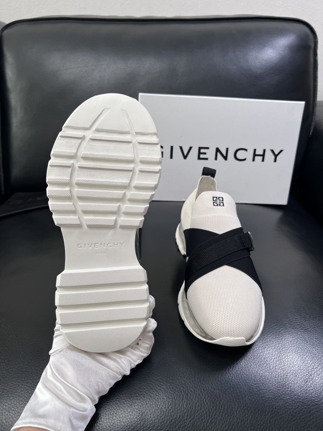 ⚠️只换码不退⚠️    Givenchy  高品质  纪梵希  顶级工艺品  专柜新品同步，鞋面意大利