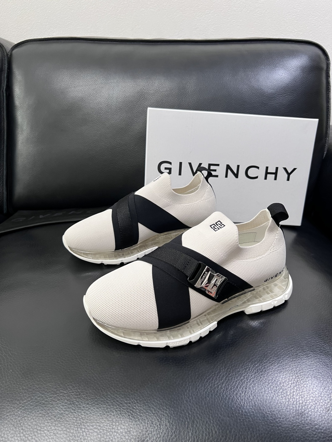 ⚠️只换码不退⚠️    Givenchy  高品质  纪梵希  顶级工艺品  专柜新品同步，鞋面意大利
