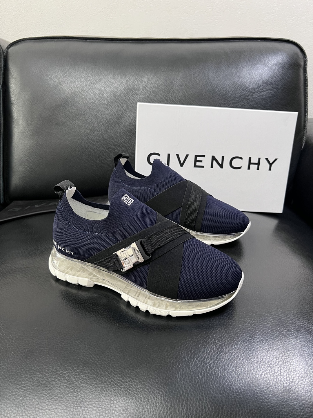 ⚠️只换码不退⚠️    Givenchy  高品质  纪梵希  顶级工艺品  专柜新品同步，鞋面意大利