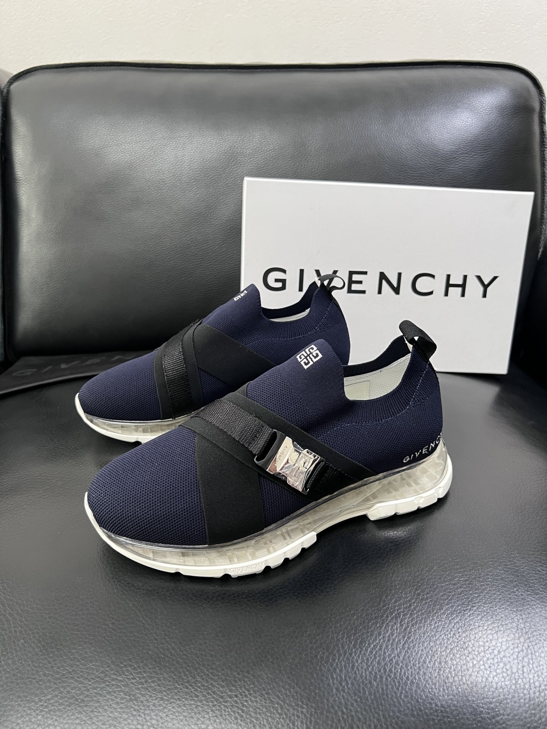 ⚠️只换码不退⚠️    Givenchy  高品质  纪梵希  顶级工艺品  专柜新品同步，鞋面意大利