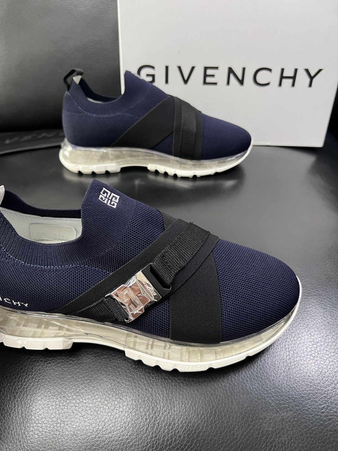 ⚠️只换码不退⚠️    Givenchy  高品质  纪梵希  顶级工艺品  专柜新品同步，鞋面意大利