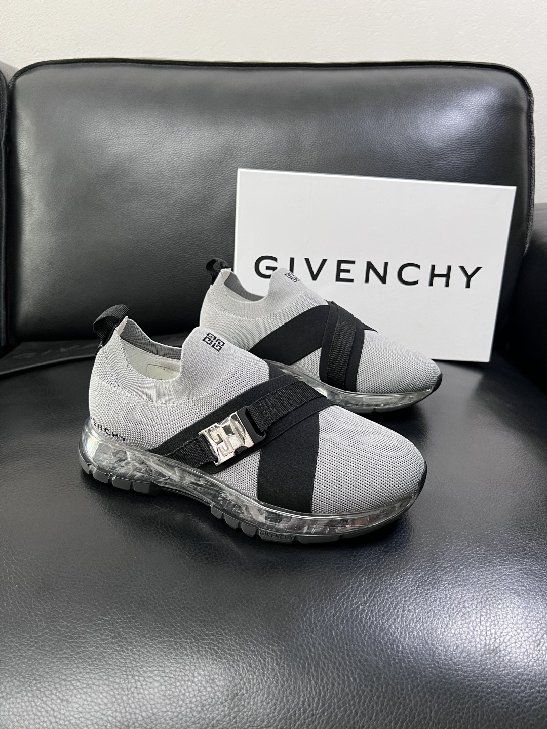 ⚠️只换码不退⚠️    Givenchy  高品质  纪梵希  顶级工艺品  专柜新品同步，鞋面意大利