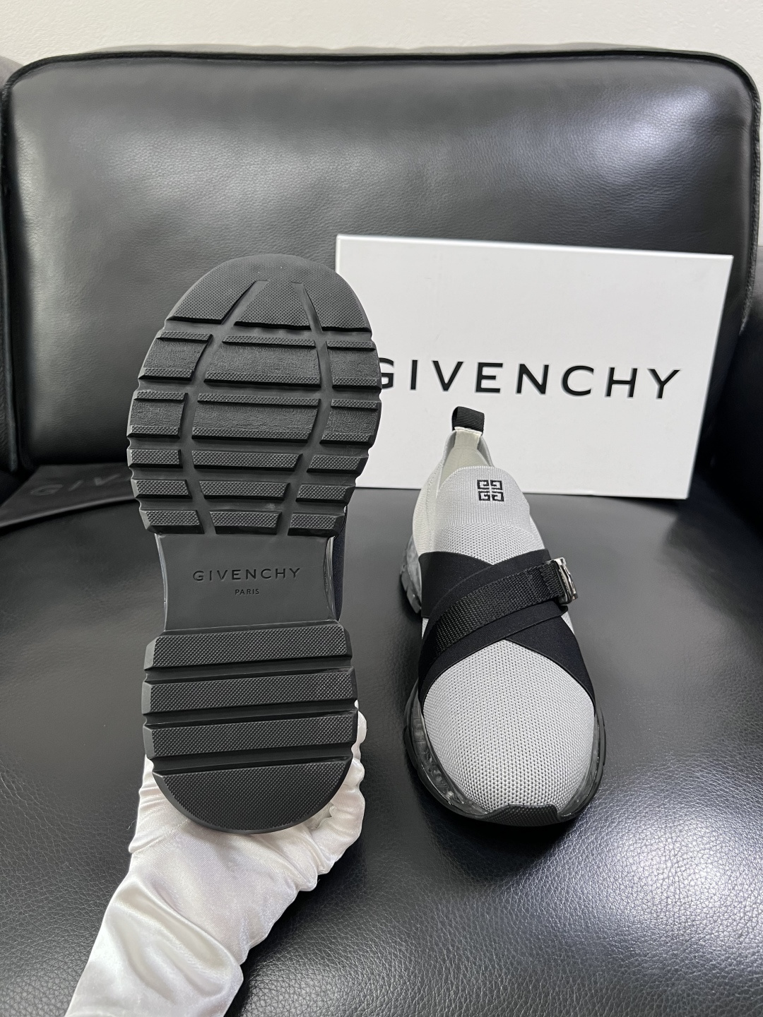 ⚠️只换码不退⚠️    Givenchy  高品质  纪梵希  顶级工艺品  专柜新品同步，鞋面意大利