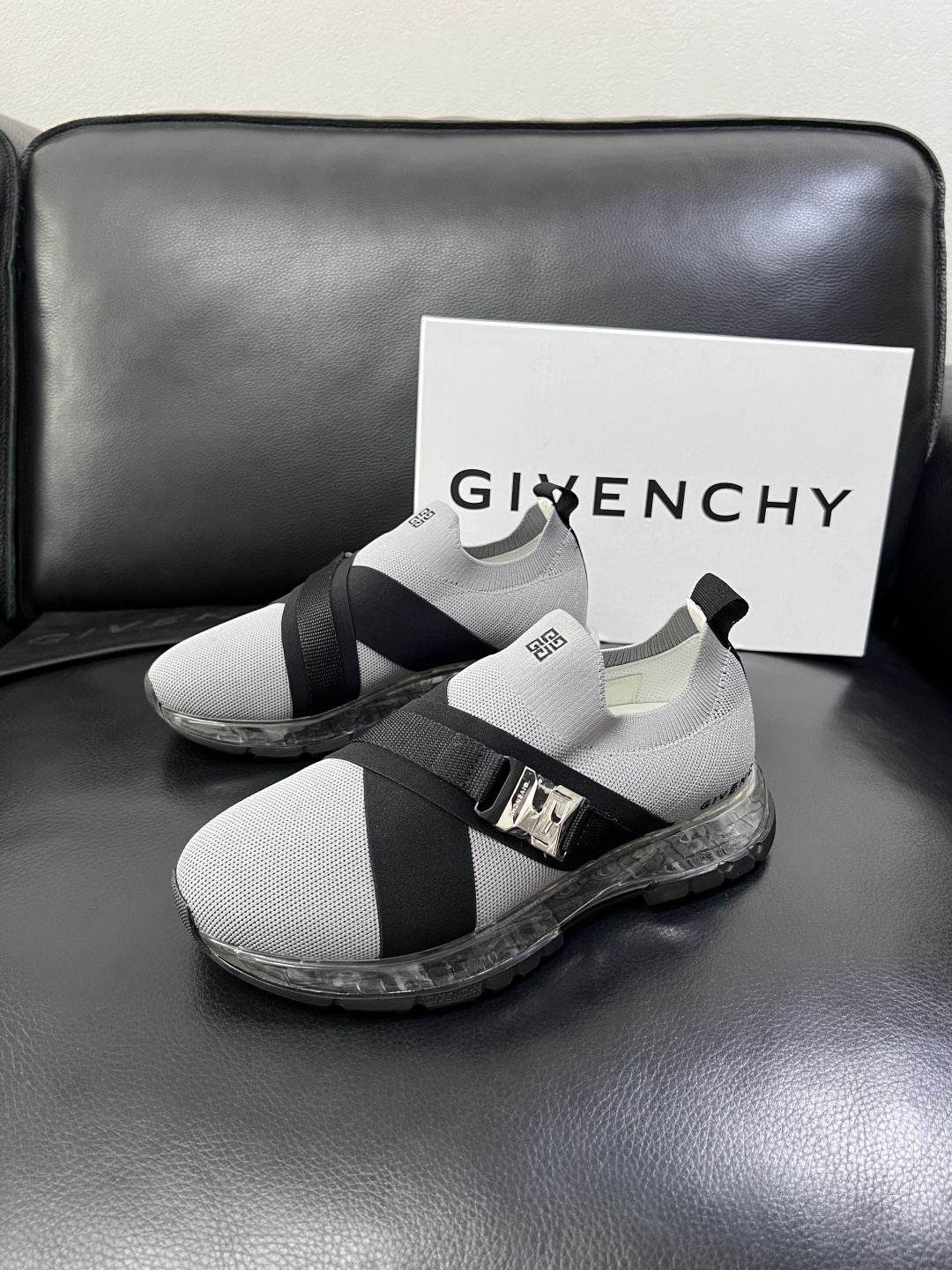 ⚠️只换码不退⚠️    Givenchy  高品质  纪梵希  顶级工艺品  专柜新品同步，鞋面意大利