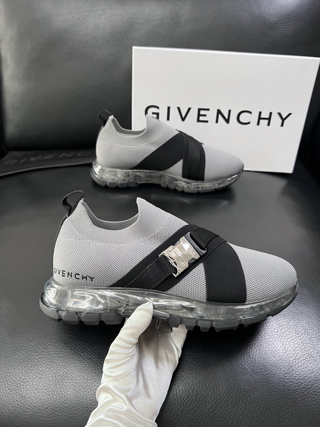 ⚠️只换码不退⚠️    Givenchy  高品质  纪梵希  顶级工艺品  专柜新品同步，鞋面意大利