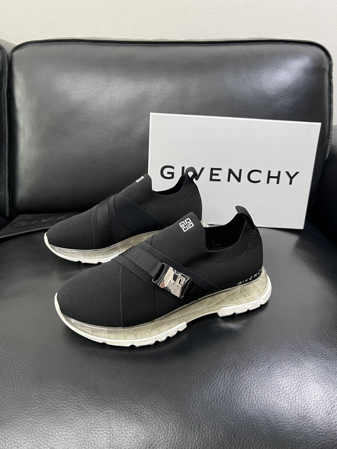 ⚠️只换码不退⚠️    Givenchy  高品质  纪梵希  顶级工艺品  专柜新品同步，鞋面意大利