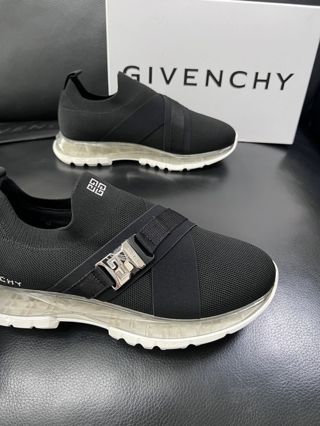 ⚠️只换码不退⚠️    Givenchy  高品质  纪梵希  顶级工艺品  专柜新品同步，鞋面意大利