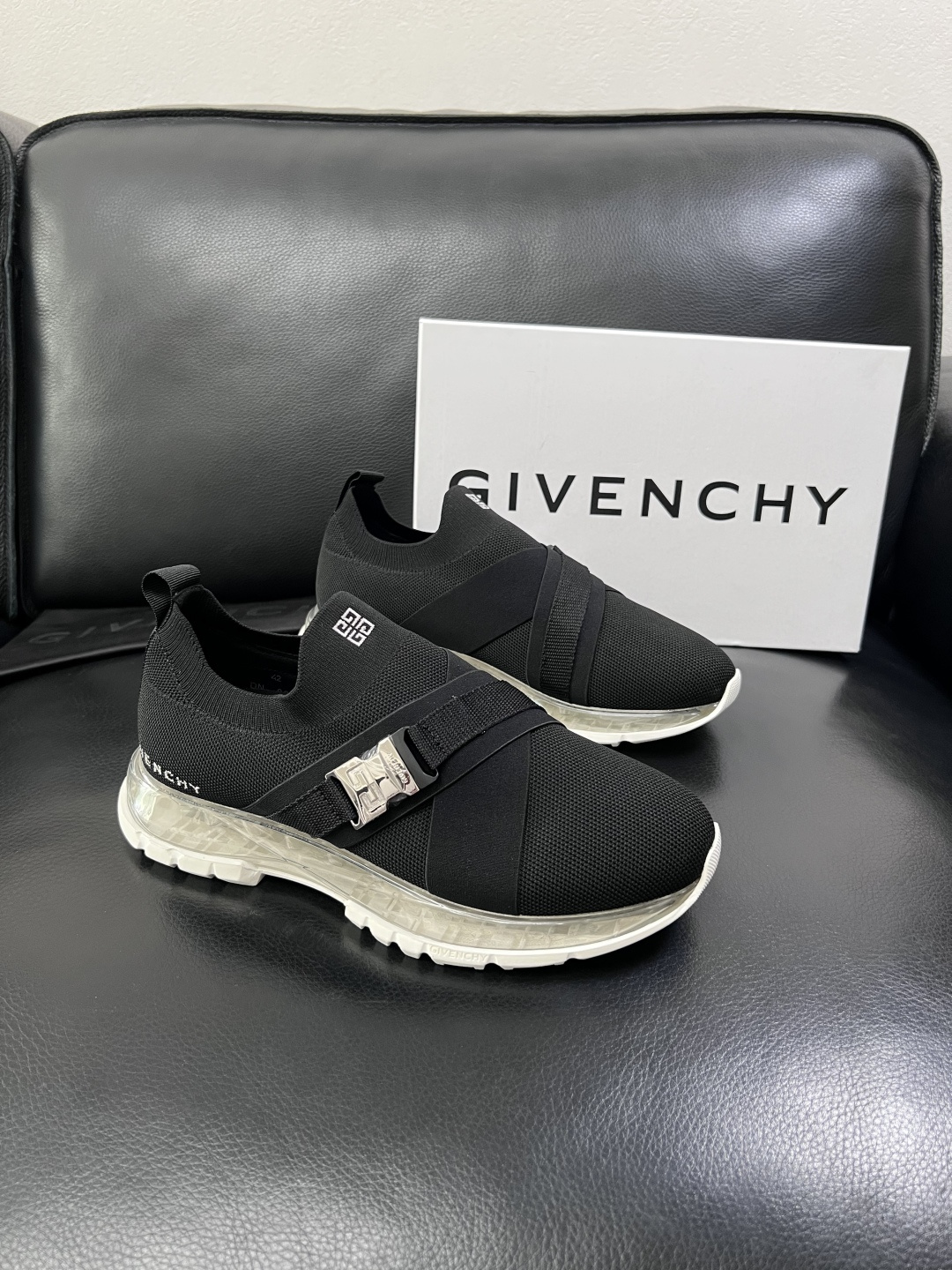 ⚠️只换码不退⚠️    Givenchy  高品质  纪梵希  顶级工艺品  专柜新品同步，鞋面意大利