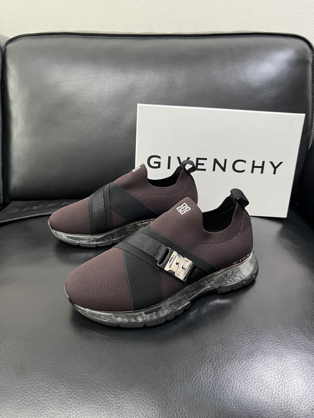 ⚠️只换码不退⚠️    Givenchy  高品质  纪梵希  顶级工艺品  专柜新品同步，鞋面意大利