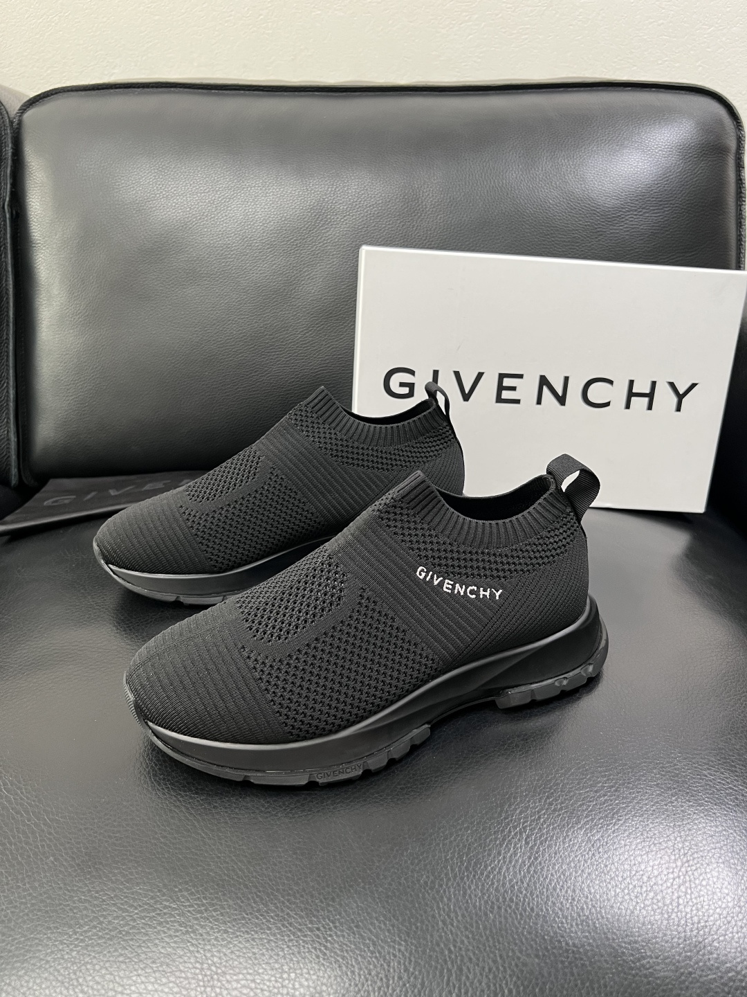 ⚠️只换码不退⚠️    Givenchy  高品质  纪梵希  顶级工艺品  专柜新品同步，鞋面意大利