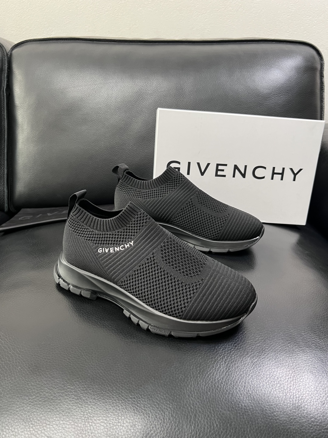 ⚠️只换码不退⚠️    Givenchy  高品质  纪梵希  顶级工艺品  专柜新品同步，鞋面意大利