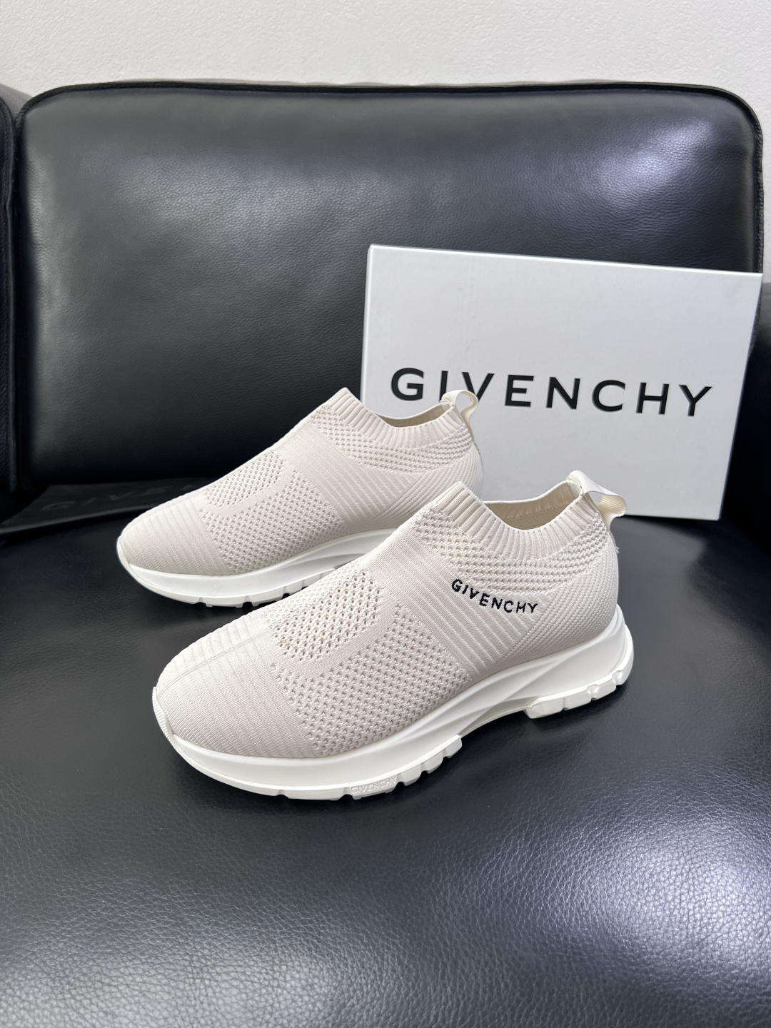 ⚠️只换码不退⚠️    Givenchy  高品质  纪梵希  顶级工艺品  专柜新品同步，鞋面意大利