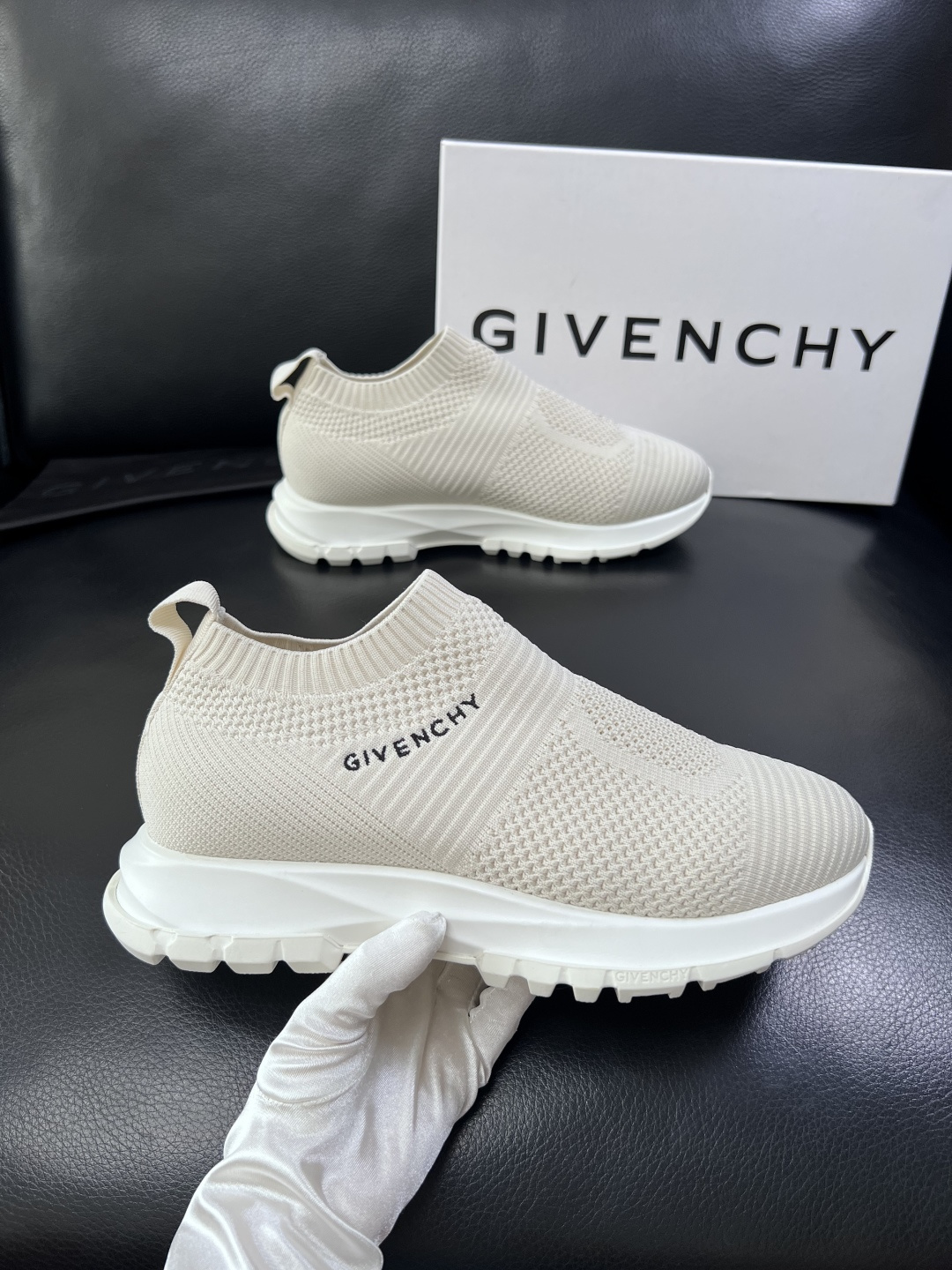 ⚠️只换码不退⚠️    Givenchy  高品质  纪梵希  顶级工艺品  专柜新品同步，鞋面意大利