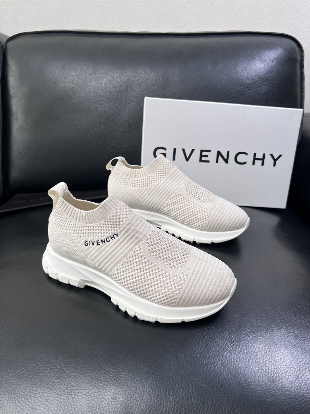 ⚠️只换码不退⚠️    Givenchy  高品质  纪梵希  顶级工艺品  专柜新品同步，鞋面意大利