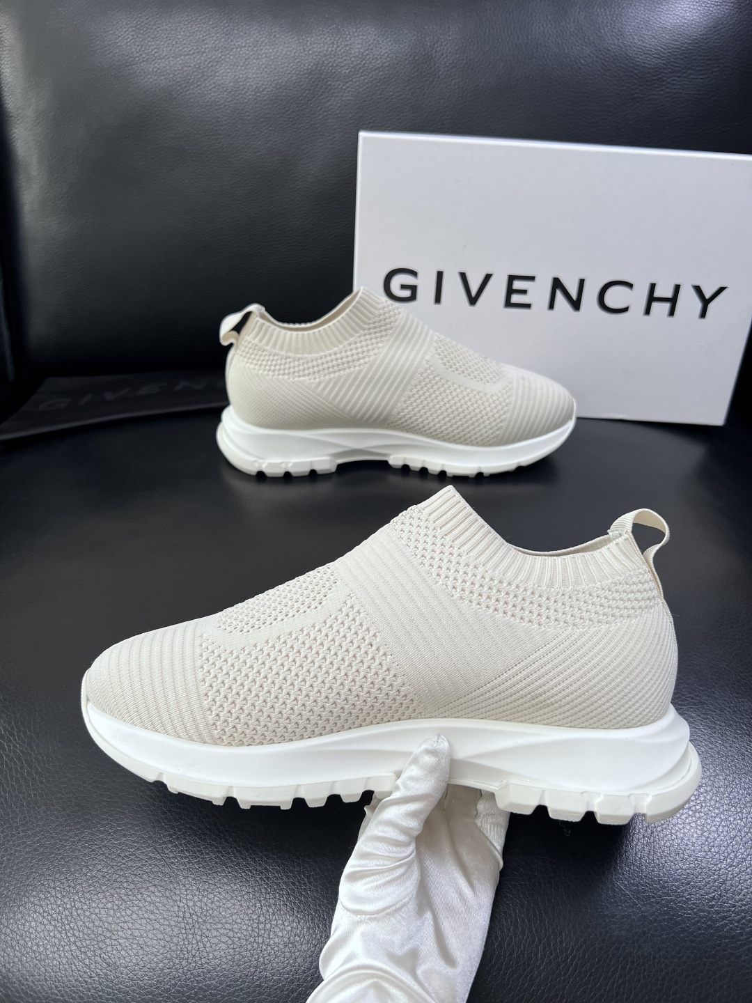 ⚠️只换码不退⚠️    Givenchy  高品质  纪梵希  顶级工艺品  专柜新品同步，鞋面意大利