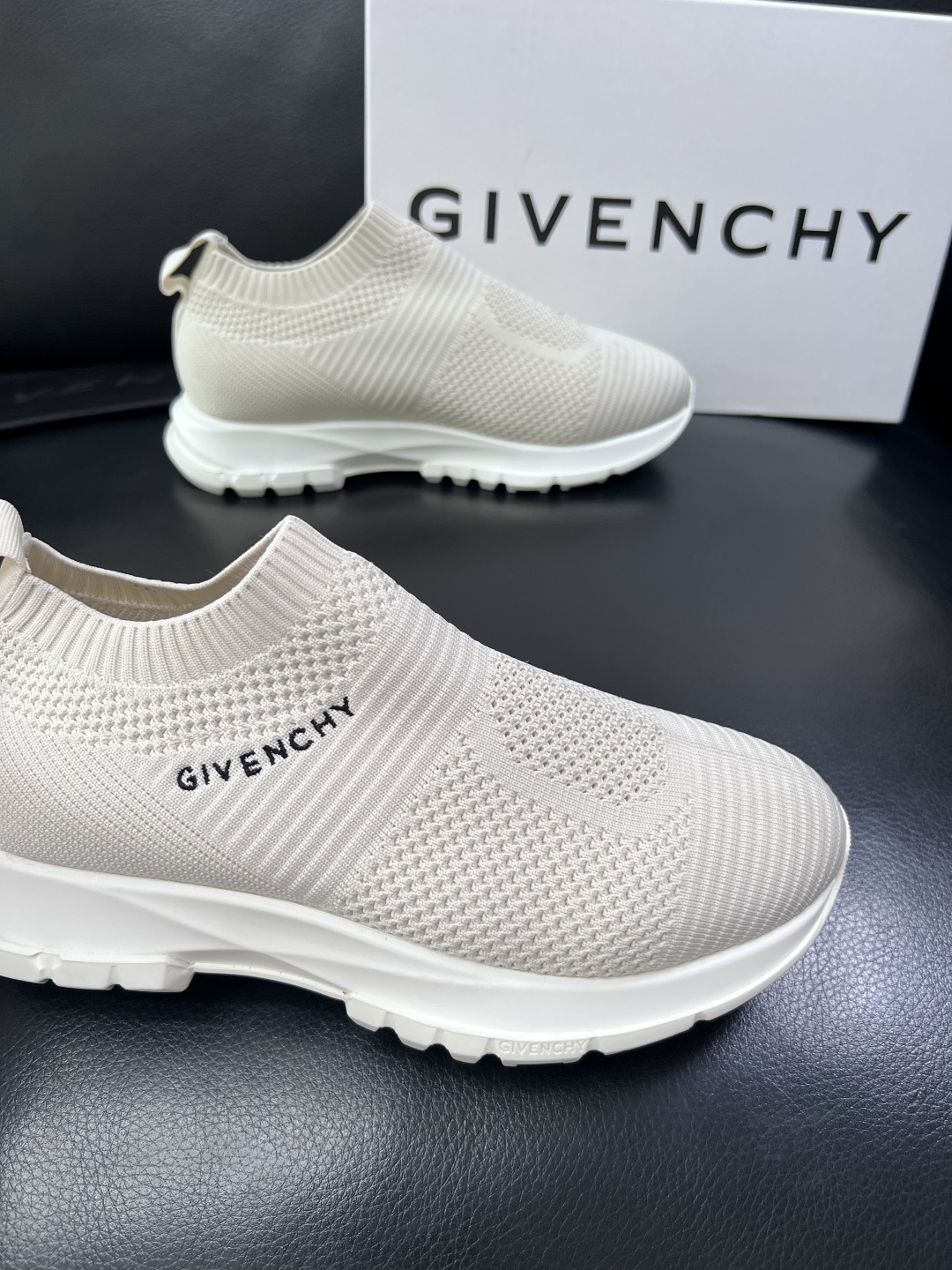 ⚠️只换码不退⚠️    Givenchy  高品质  纪梵希  顶级工艺品  专柜新品同步，鞋面意大利