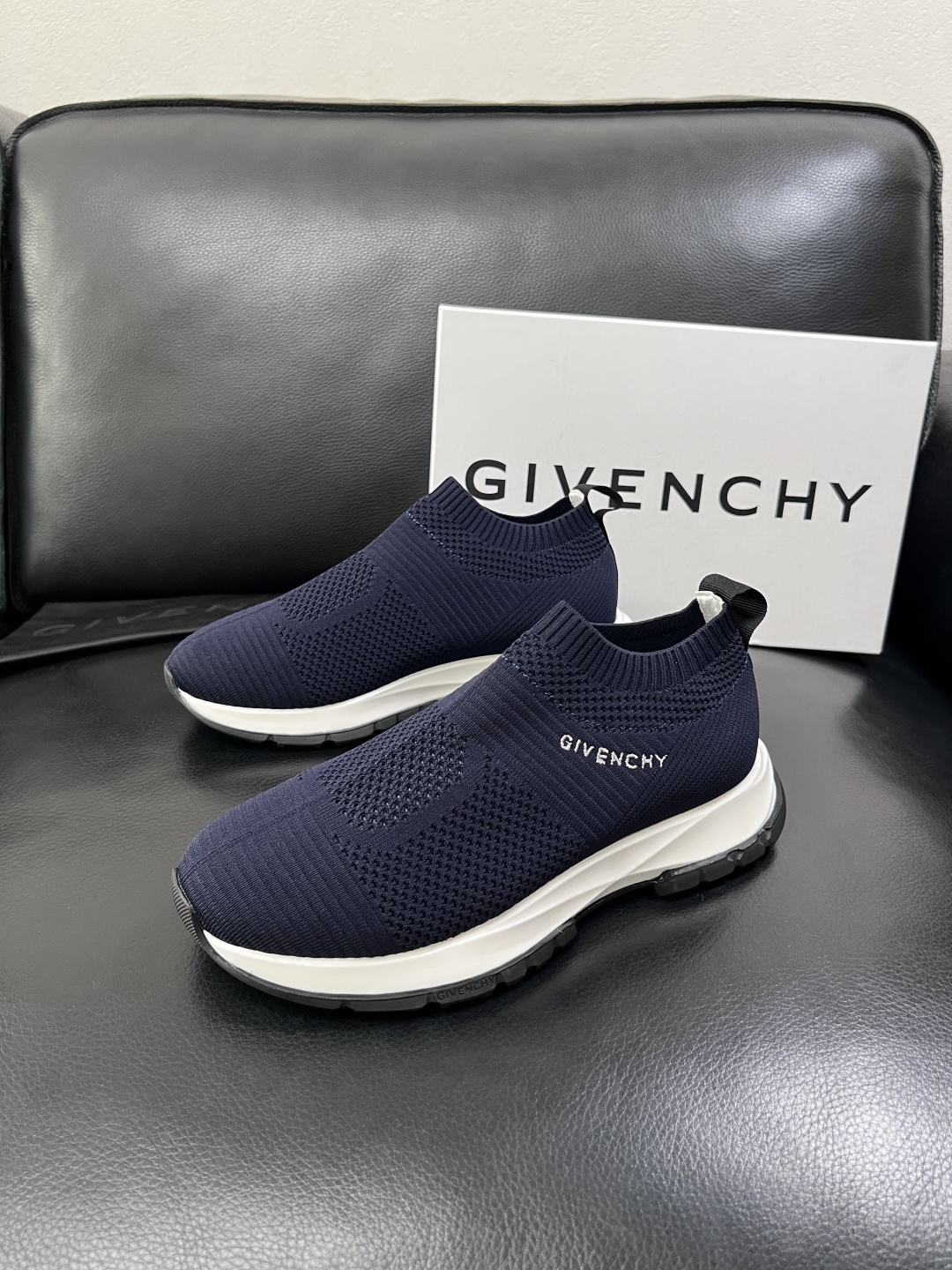 ⚠️只换码不退⚠️    Givenchy  高品质  纪梵希  顶级工艺品  专柜新品同步，鞋面意大利
