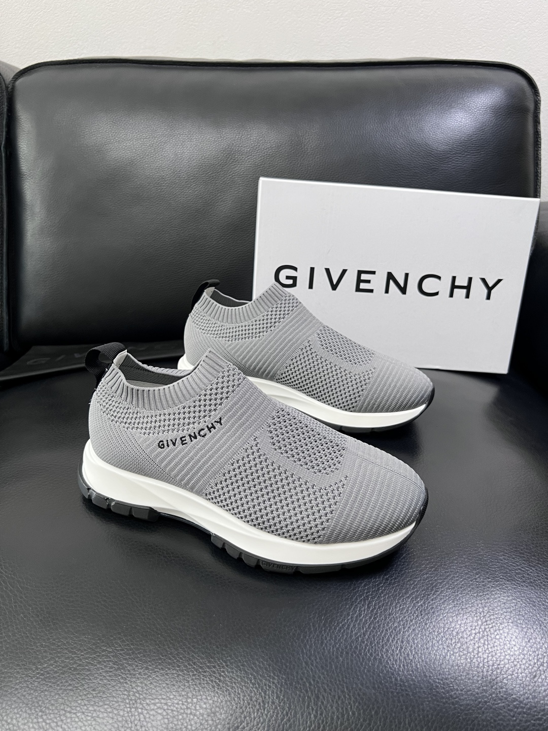 ⚠️只换码不退⚠️    Givenchy  高品质  纪梵希  顶级工艺品  专柜新品同步，鞋面意大利