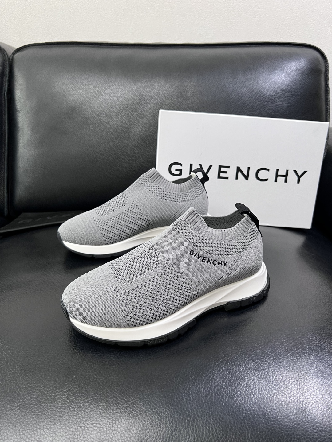⚠️只换码不退⚠️    Givenchy  高品质  纪梵希  顶级工艺品  专柜新品同步，鞋面意大利