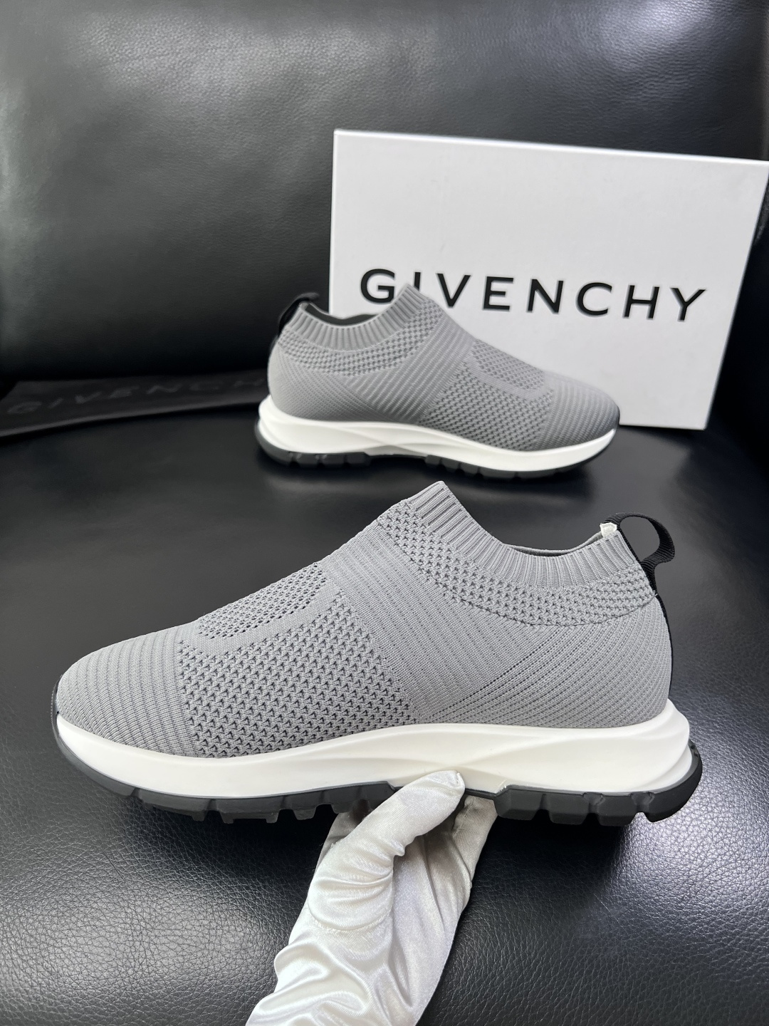 ⚠️只换码不退⚠️    Givenchy  高品质  纪梵希  顶级工艺品  专柜新品同步，鞋面意大利
