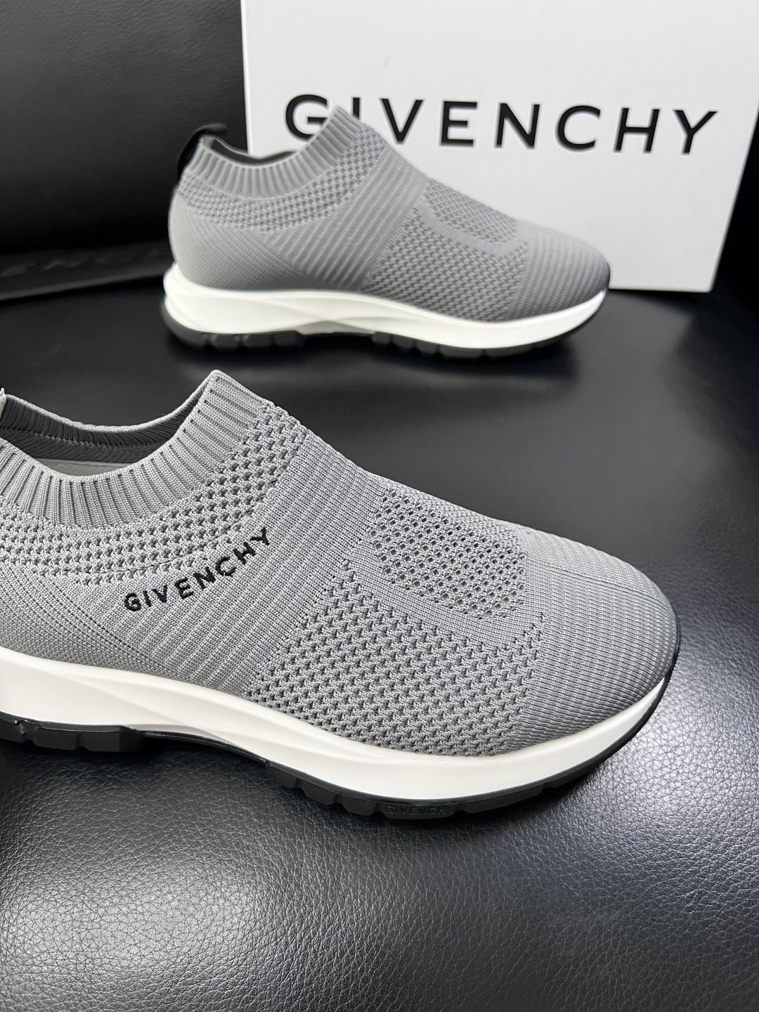 ⚠️只换码不退⚠️    Givenchy  高品质  纪梵希  顶级工艺品  专柜新品同步，鞋面意大利