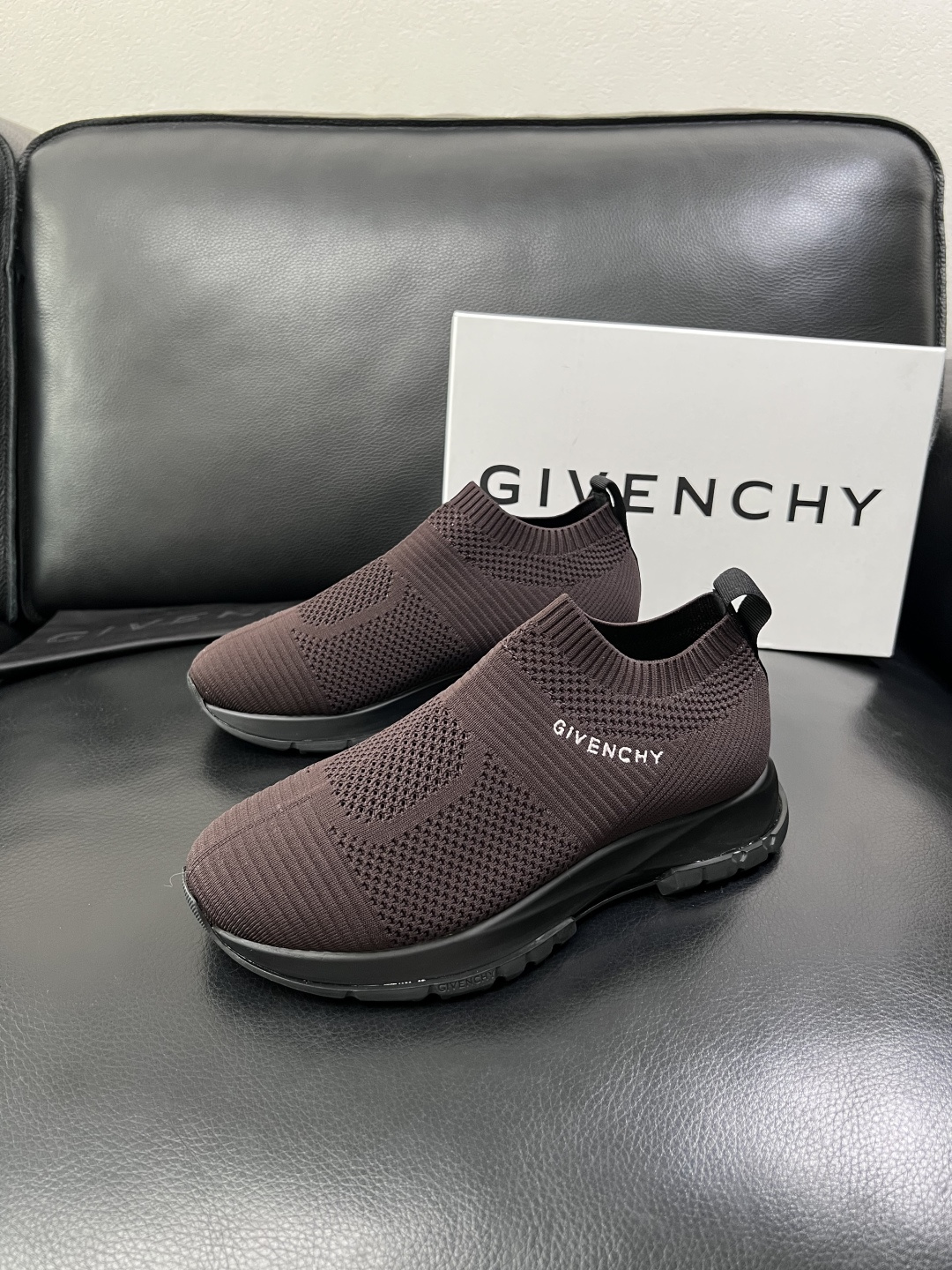 ⚠️只换码不退⚠️    Givenchy  高品质  纪梵希  顶级工艺品  专柜新品同步，鞋面意大利