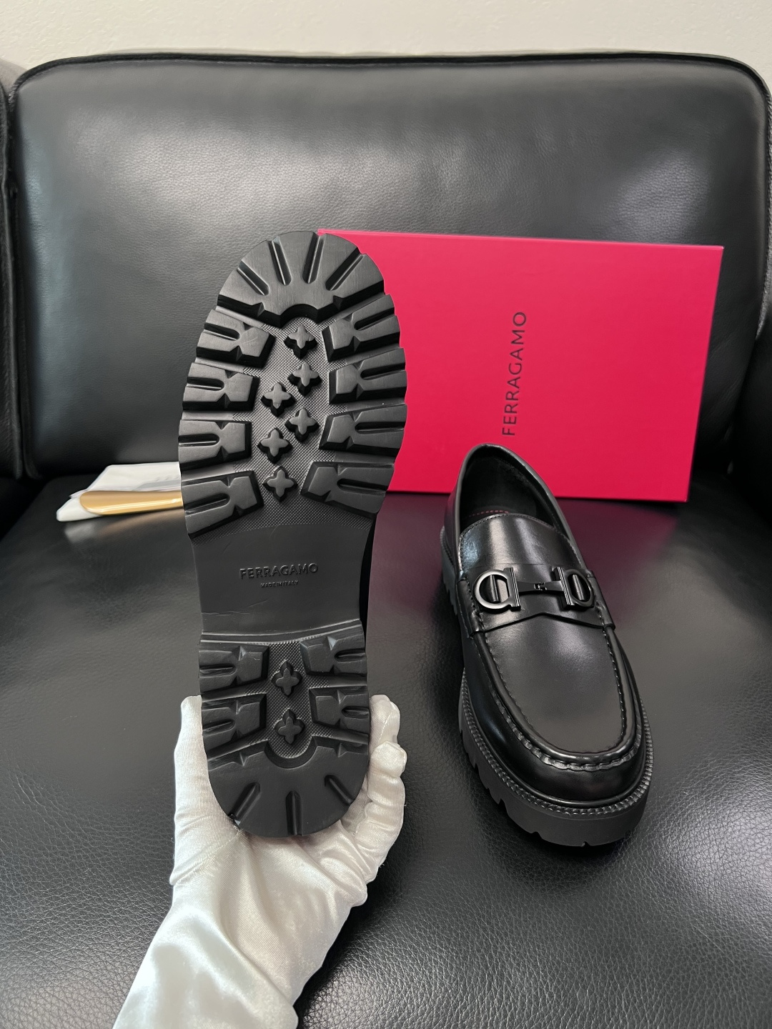Ferragamo  高品质  顶级工艺品  菲拉格慕    专柜同步发售原厂配置，意大利进口原版牛皮，