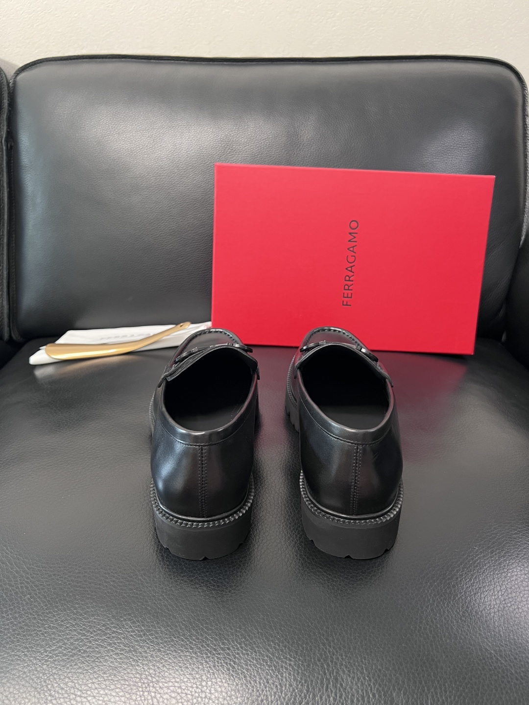 Ferragamo  高品质  顶级工艺品  菲拉格慕    专柜同步发售原厂配置，意大利进口原版牛皮，