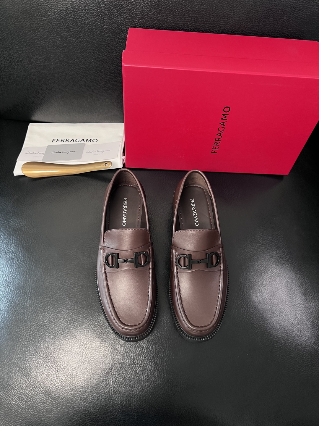 Ferragamo  高品质  顶级工艺品  菲拉格慕    专柜同步发售原厂配置，意大利进口原版牛皮，
