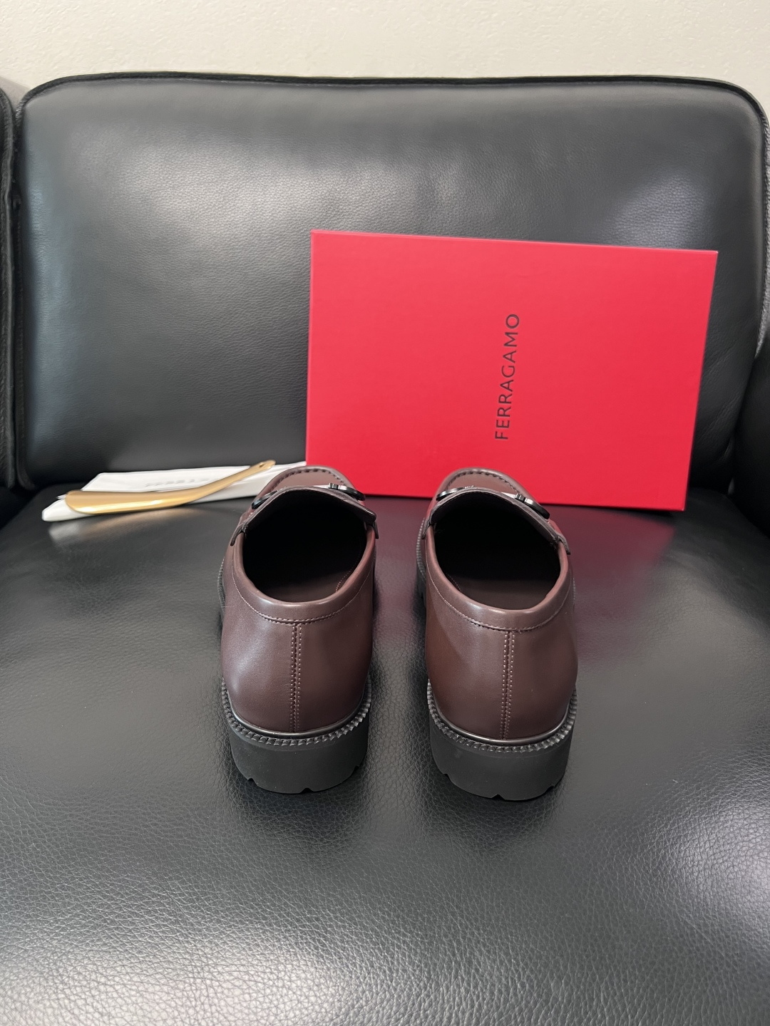 Ferragamo  高品质  顶级工艺品  菲拉格慕    专柜同步发售原厂配置，意大利进口原版牛皮，