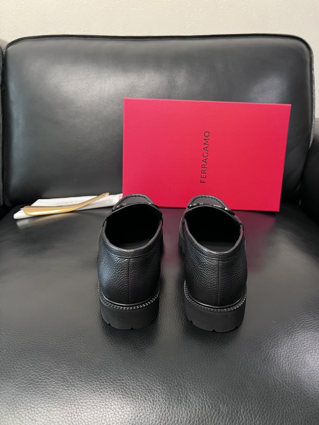 Ferragamo  高品质  顶级工艺品  菲拉格慕    专柜同步发售原厂配置，意大利进口原版牛皮，