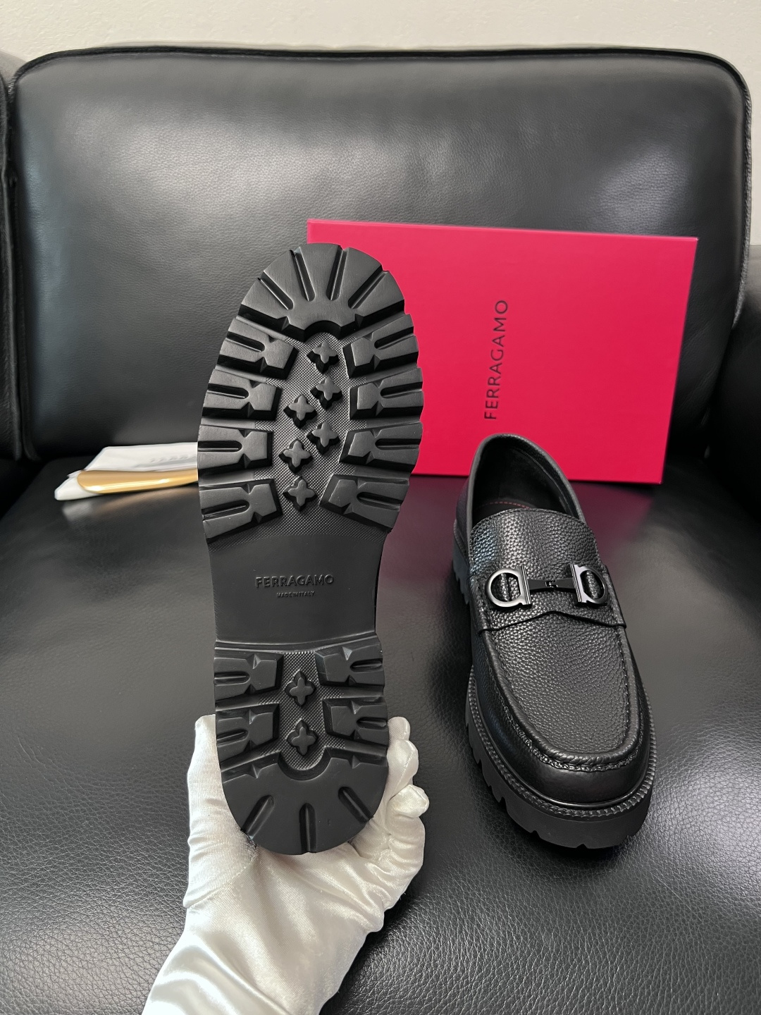 Ferragamo  高品质  顶级工艺品  菲拉格慕    专柜同步发售原厂配置，意大利进口原版牛皮，