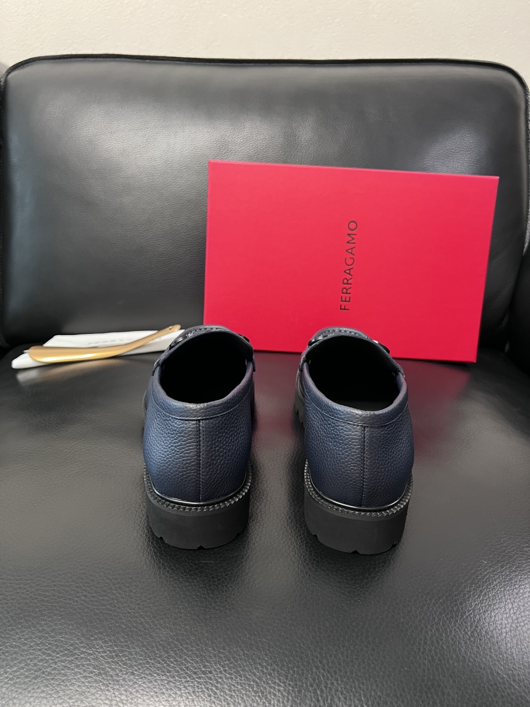 Ferragamo  高品质  顶级工艺品  菲拉格慕    专柜同步发售原厂配置，意大利进口原版牛皮，
