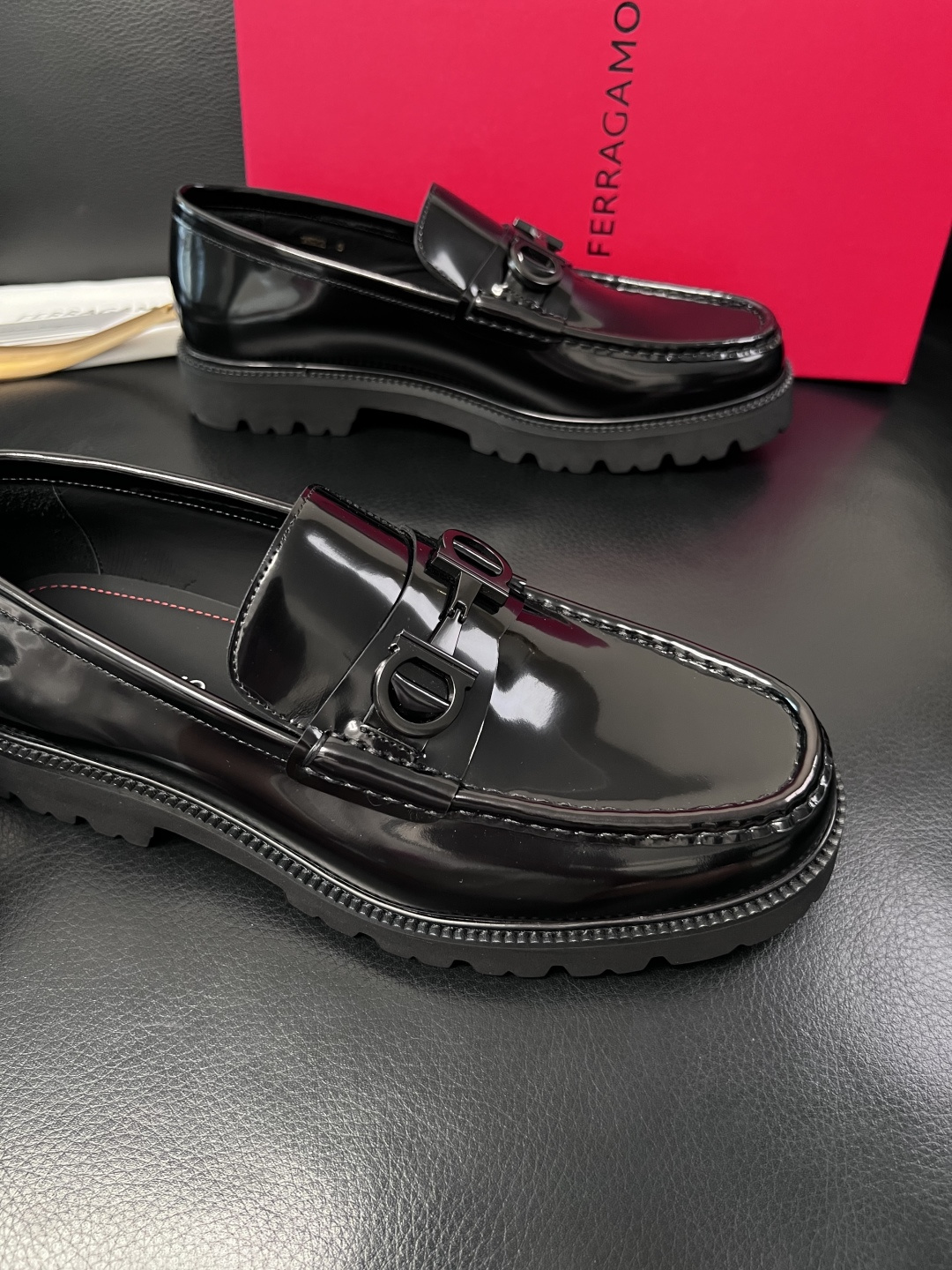 Ferragamo  高品质  顶级工艺品  菲拉格慕    专柜同步发售原厂配置，意大利进口原版牛皮，