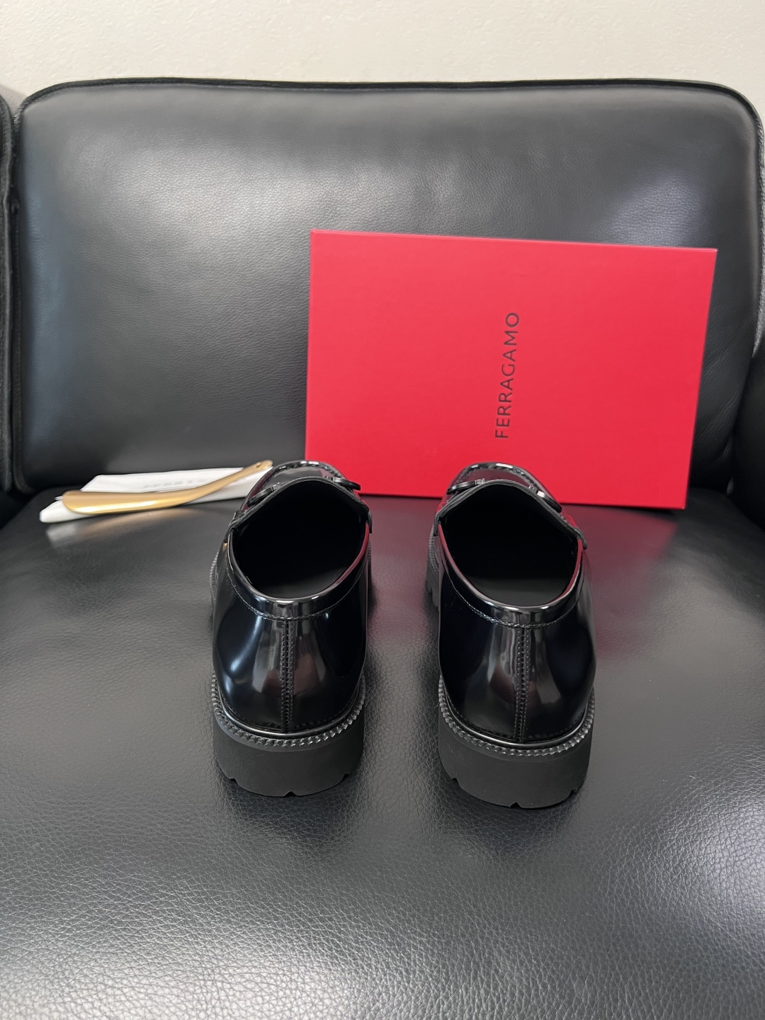 Ferragamo  高品质  顶级工艺品  菲拉格慕    专柜同步发售原厂配置，意大利进口原版牛皮，