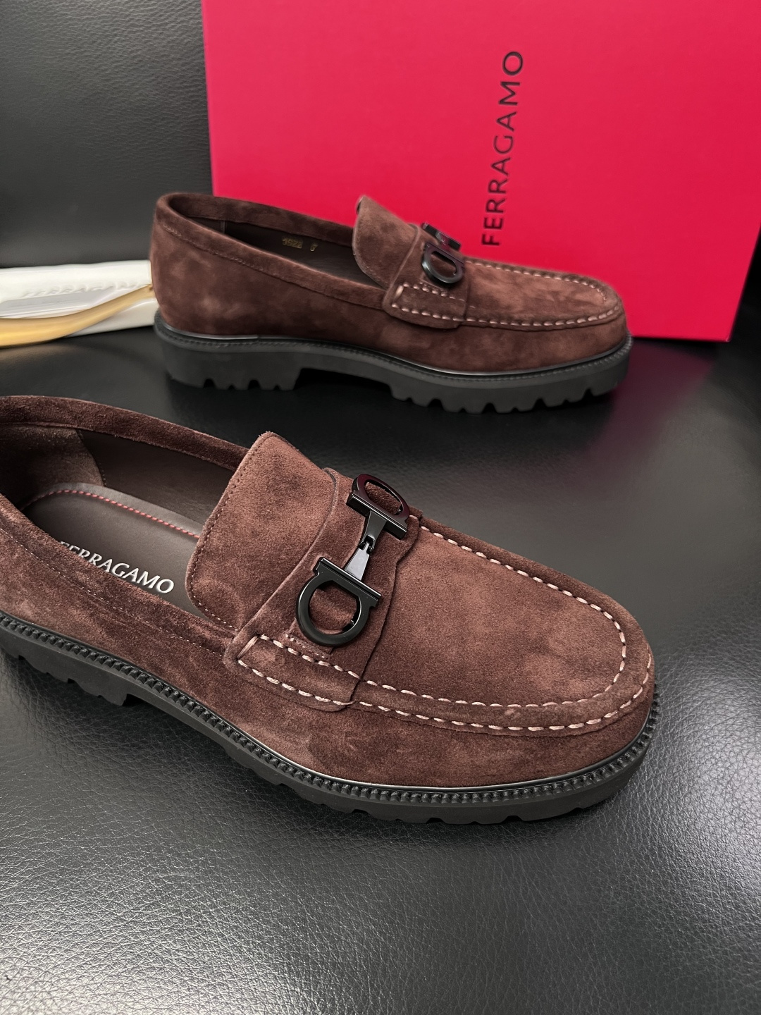 Ferragamo  高品质  顶级工艺品  菲拉格慕    专柜同步发售原厂配置，意大利进口原版牛皮，