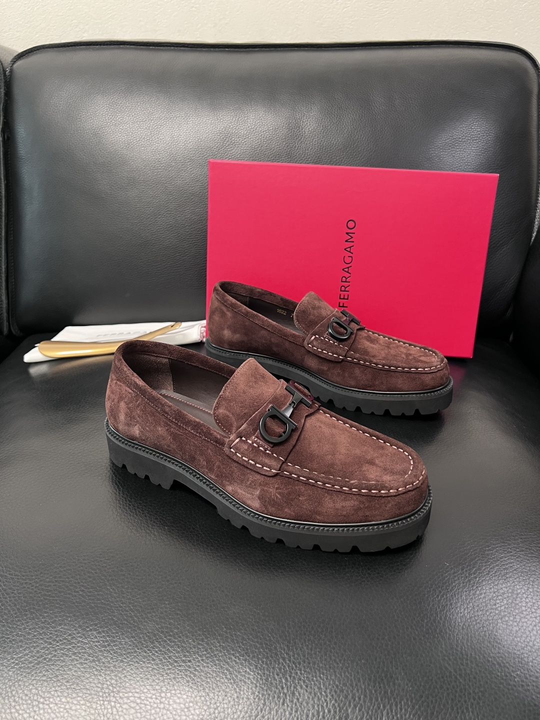 Ferragamo  高品质  顶级工艺品  菲拉格慕    专柜同步发售原厂配置，意大利进口原版牛皮，