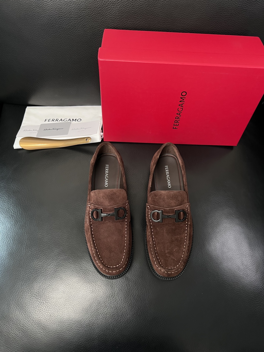Ferragamo  高品质  顶级工艺品  菲拉格慕    专柜同步发售原厂配置，意大利进口原版牛皮，