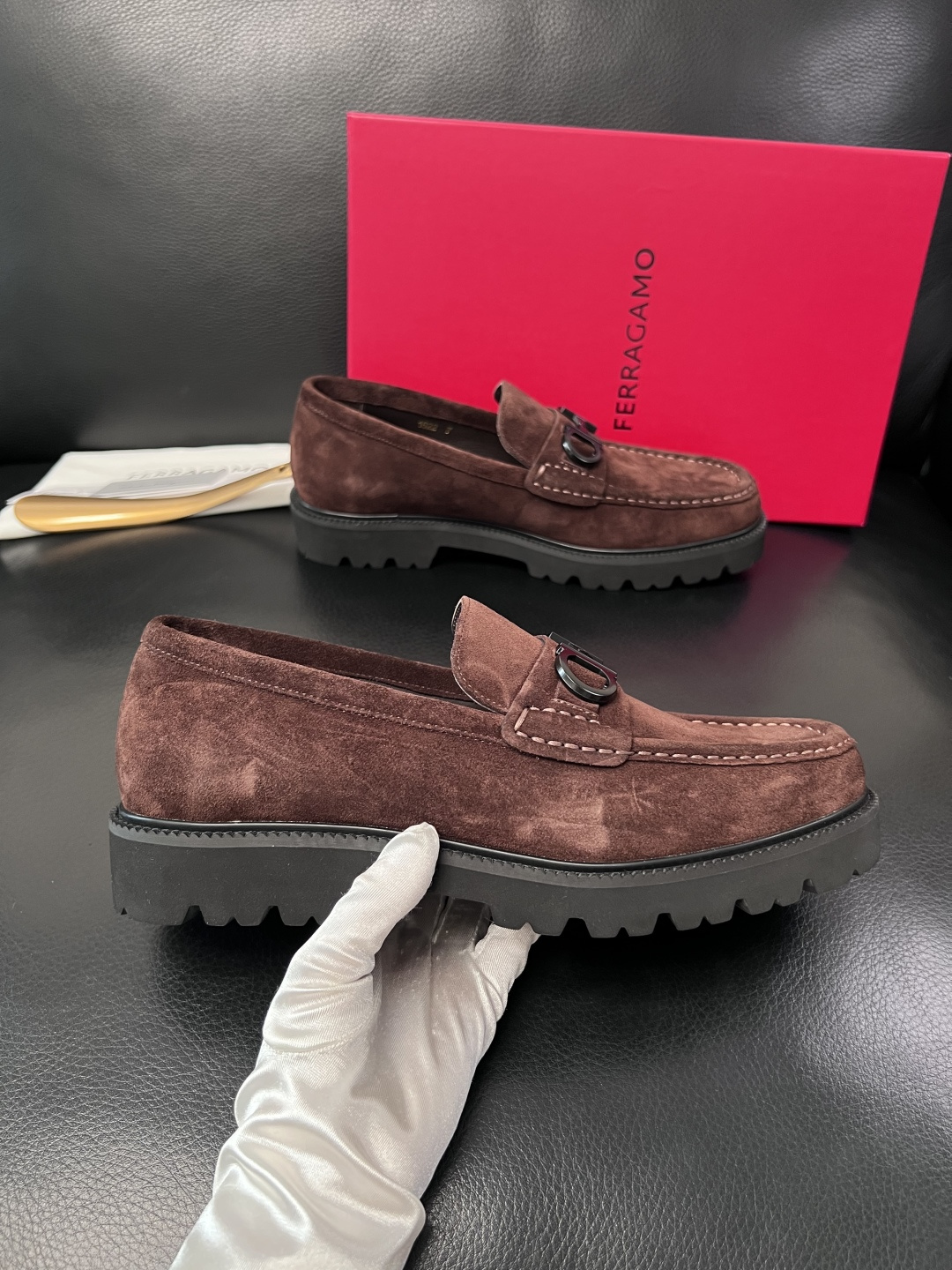 Ferragamo  高品质  顶级工艺品  菲拉格慕    专柜同步发售原厂配置，意大利进口原版牛皮，