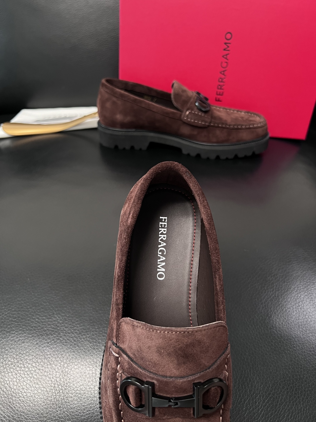 Ferragamo  高品质  顶级工艺品  菲拉格慕    专柜同步发售原厂配置，意大利进口原版牛皮，