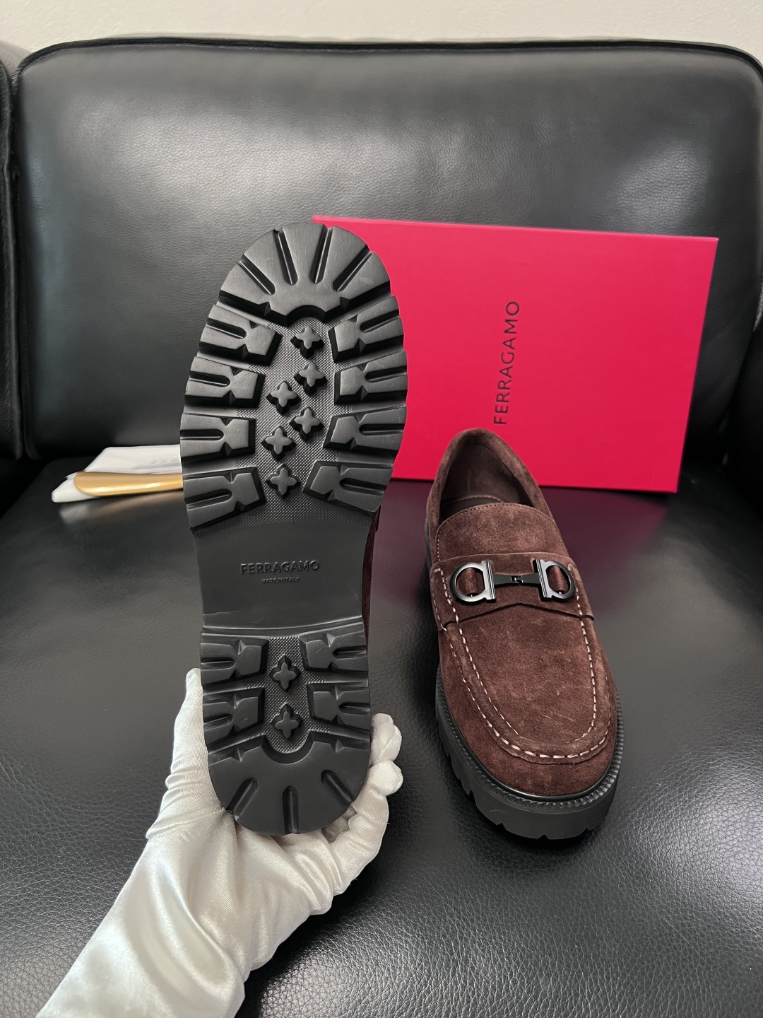 Ferragamo  高品质  顶级工艺品  菲拉格慕    专柜同步发售原厂配置，意大利进口原版牛皮，